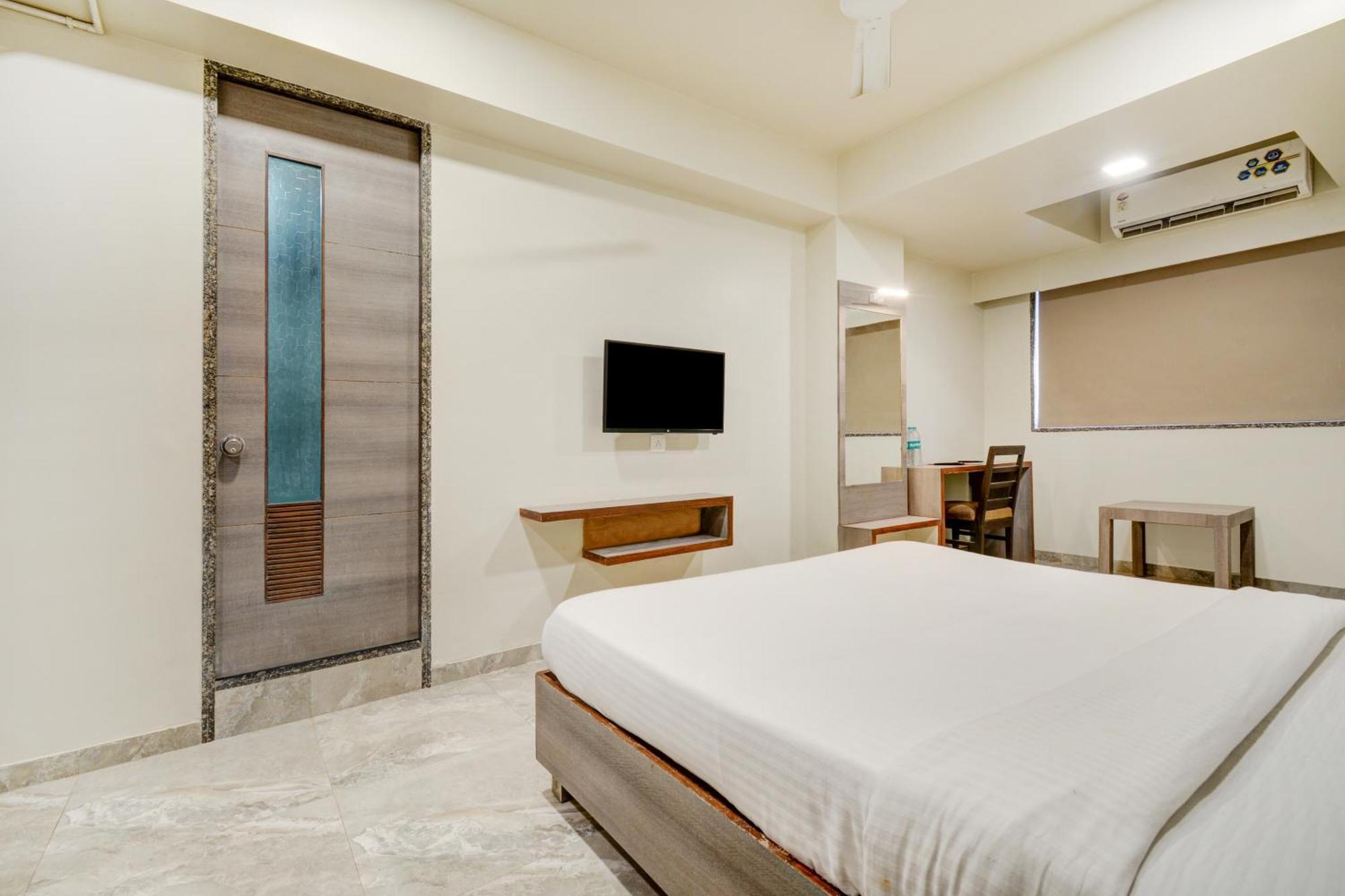 Hotel Desert Inn Tharad Exterior photo