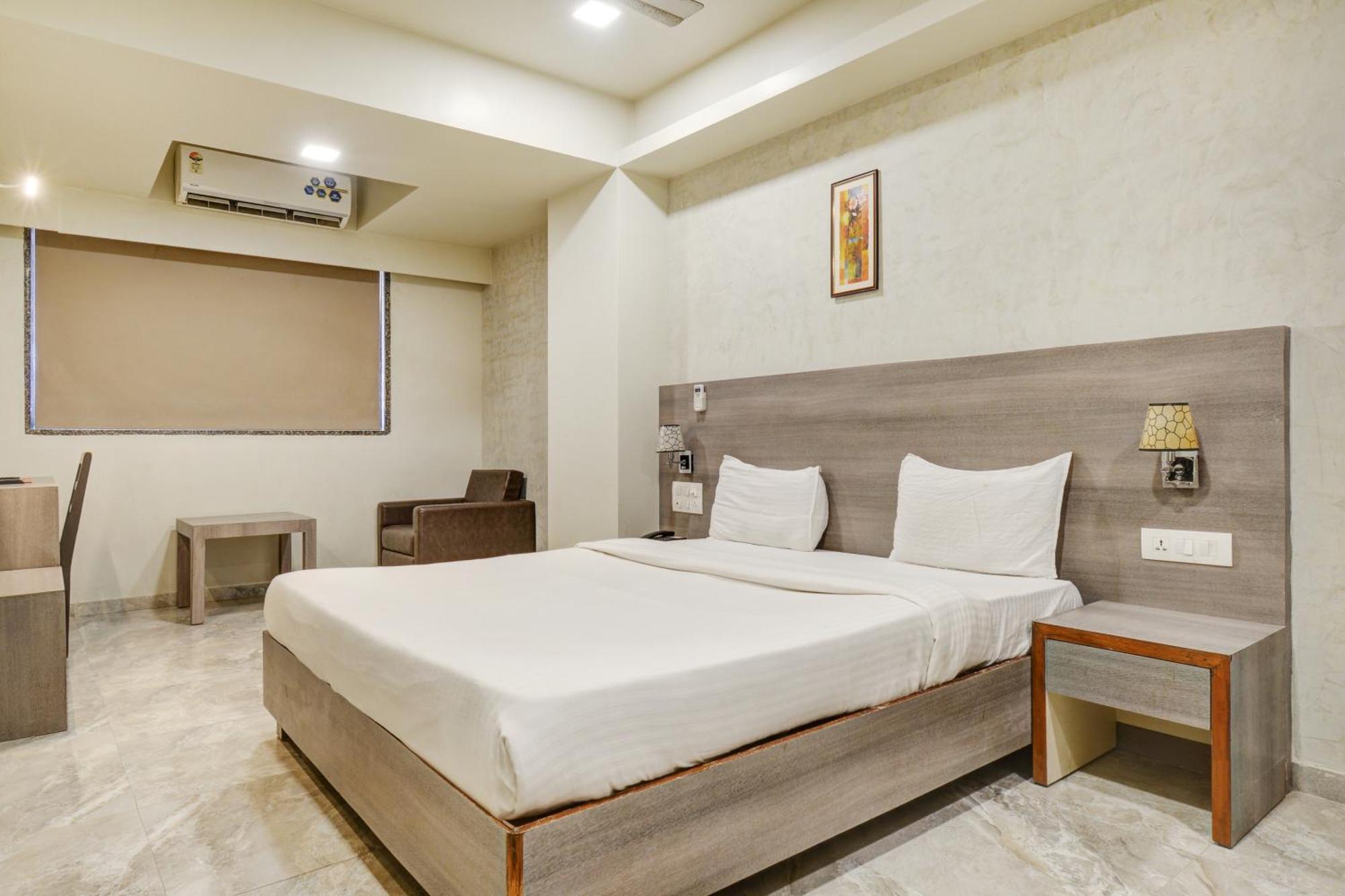 Hotel Desert Inn Tharad Exterior photo
