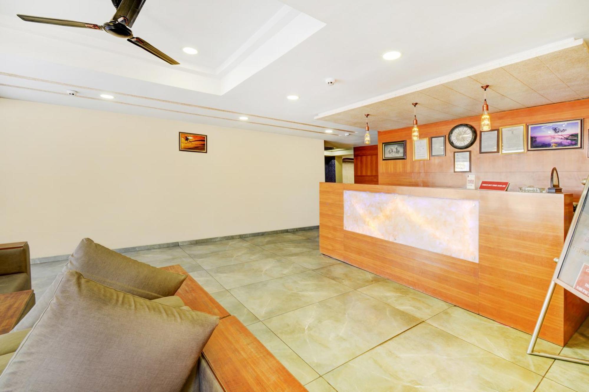 Hotel Desert Inn Tharad Exterior photo